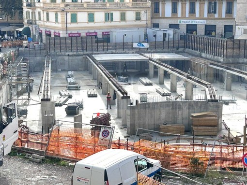 Piazza Eroi, lavori oltre il Festival 2027: qualche parcheggio a raso per Natale e conclusione forse entro l’estate Piazza Eroi, lavori oltre il Festival 2027: qualche parcheggio a raso per Natale e conclusione forse entro l’estate