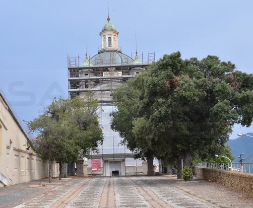 Sanremo: iniziati da un mese i lavori di restauro della facciata della Madonna della Costa, termineranno tra alcuni mesi (Foto) Sanremo: iniziati da un mese i lavori di restauro della facciata della Madonna della Costa, termineranno tra alcuni mesi (Foto)