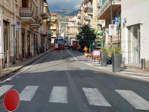 Sanremo: terminata la riasfaltatura sulla tratta principale di via Lamarmora, strada riaperta