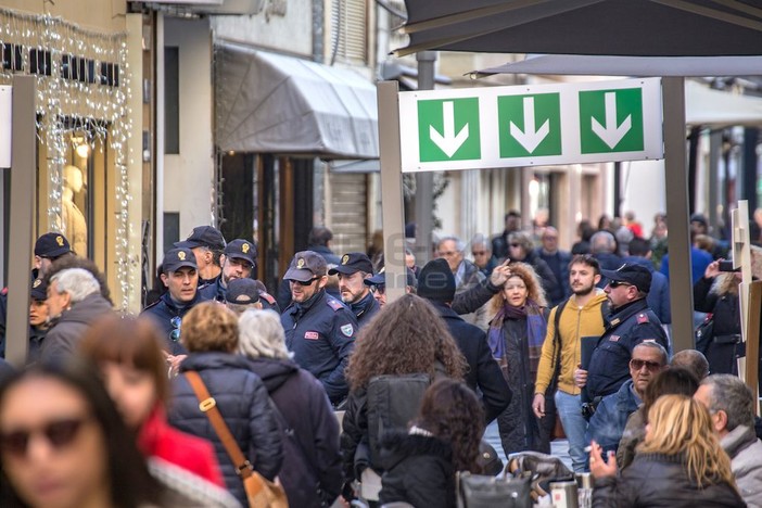 #Sanremo2019: lunghe code per accedere all’Ariston, così si complica il lavoro dei giornalisti e la sala stampa chiede un accesso più rapido