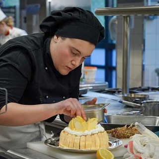 La torta Charlotte di Letizia Rebella porta l'Alberghiero di Taggia sul podio del Grand Cordon d'Or di Monaco La torta Charlotte di Letizia Rebella porta l'Alberghiero di Taggia sul podio del Grand Cordon d'Or di Monaco