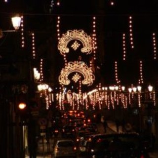 Diano Marina: le luminarie ci saranno, ma i commercianti le pagheranno con 100 euro a testa