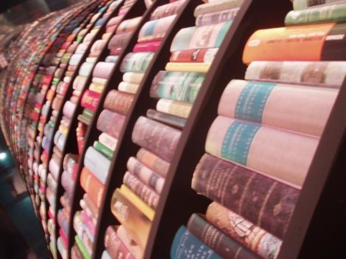 Sanremo: poesia e letture al "Caffe Letterario" del apoestessa Luciana Leone