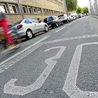 Mentone porta il limite di velocità in centro a 30 Km orari: cosa faranno i Sindaci dell'imperiese? Mentone porta il limite di velocità in centro a 30 Km orari: cosa faranno i Sindaci dell'imperiese?