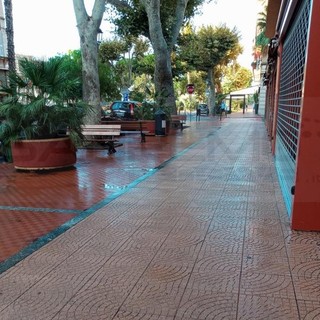 Ventimiglia: prosegue il lavaggio delle strade e dei marciapiedi, ieri operazione al mercato coperto (Foto) Ventimiglia: prosegue il lavaggio delle strade e dei marciapiedi, ieri operazione al mercato coperto (Foto)