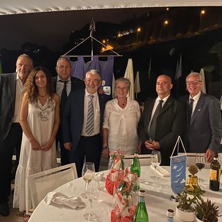 Ieri sera il passaggio di consegne del Lions Club Bordighera Capo Nero Host, nuovo presidente Augusto Berro Ieri sera il passaggio di consegne del Lions Club Bordighera Capo Nero Host, nuovo presidente Augusto Berro