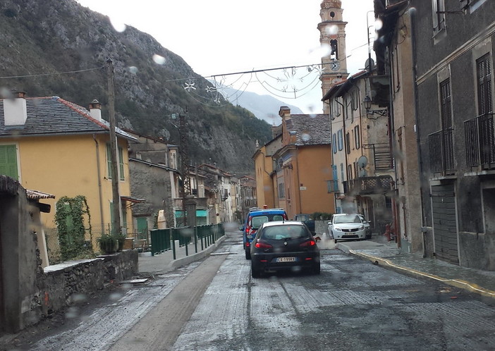 Semafori e dossi in Val Roya a Fontan: le perplessità e le domande di Marco Stella Semafori e dossi in Val Roya a Fontan: le perplessità e le domande di Marco Stella