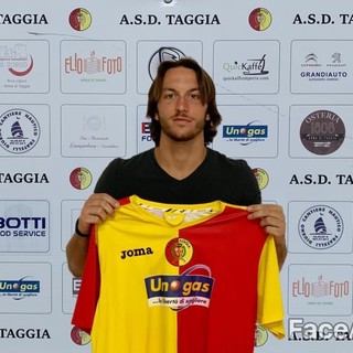 L'attaccante classe 1999 Luca Gambacorta resta al Taggia