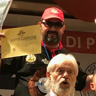 E' francese il campione del mondo dei pizzaioli: Laurent Raimondo vive e lavora a Mentone E' francese il campione del mondo dei pizzaioli: Laurent Raimondo vive e lavora a Mentone