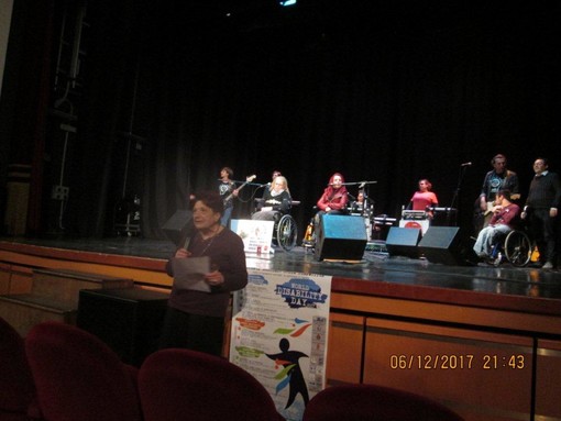 Ventimiglia: grande successo ieri sera al Teatro Comunale per lo spettacolo dei 'Ladri di Carrozzelle' (Foto)