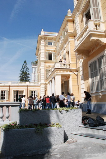 Sanremo: al Liceo, la protesta del comitato per i 6 giorni