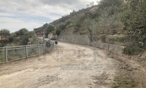 Sanremo: intervento storico per la frazione di Verezzo, partiti i lavori della strada della Parà (Foto) Sanremo: intervento storico per la frazione di Verezzo, partiti i lavori della strada della Parà (Foto)