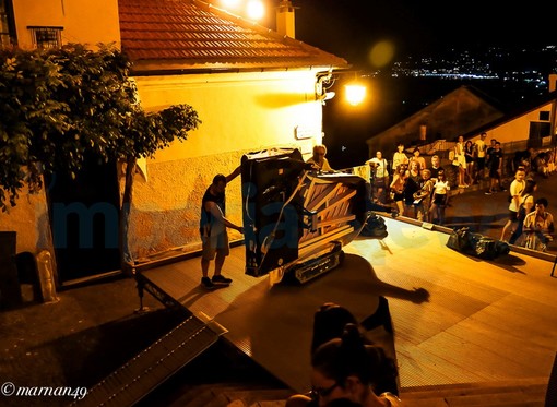 Cervo: minaccia pioggia e a tempo di record il Festival di Musica da Camera si sposta all'interno (Foto e Video)