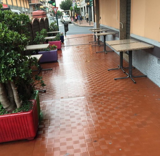 Ventimiglia: al via il programma di lavaggio dei marciapiedi, tra oggi e venerdì intervento in via Roma