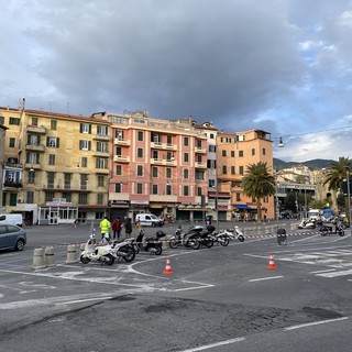 I lavori di questa mattina in piazza Eroi I lavori di questa mattina in piazza Eroi