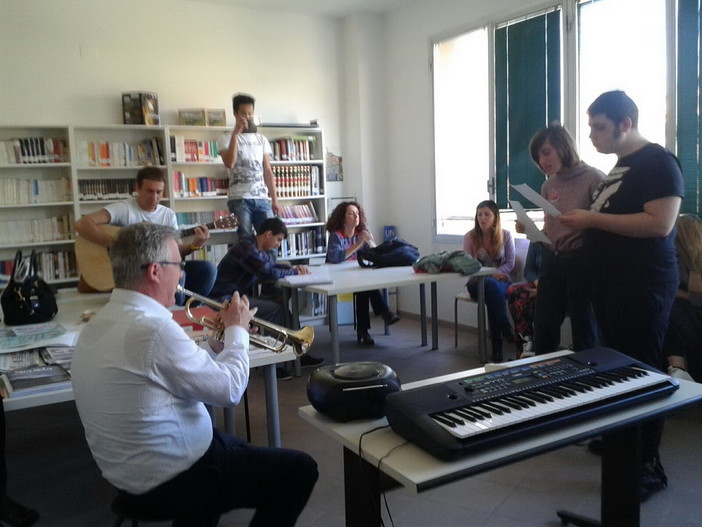Ventimiglia: domani al 'FermiPoloMontale' di via Roma lo spettacolo conclusivo del Laboratorio di Musicoterapia Ventimiglia: domani al 'FermiPoloMontale' di via Roma lo spettacolo conclusivo del Laboratorio di Musicoterapia