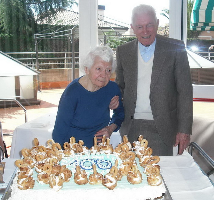 Vallecrosia: festa dei 100 anni di Lucia Devita alla Residenza 'Casa Rachele'