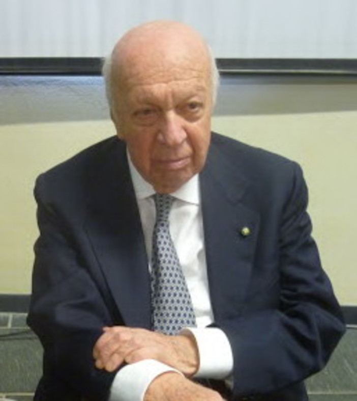 E' morto a Genova l'avvocato Lorenzo Acquarone: originario della nostra provincia è stato anche Senatore e Deputato E' morto a Genova l'avvocato Lorenzo Acquarone: originario della nostra provincia è stato anche Senatore e Deputato