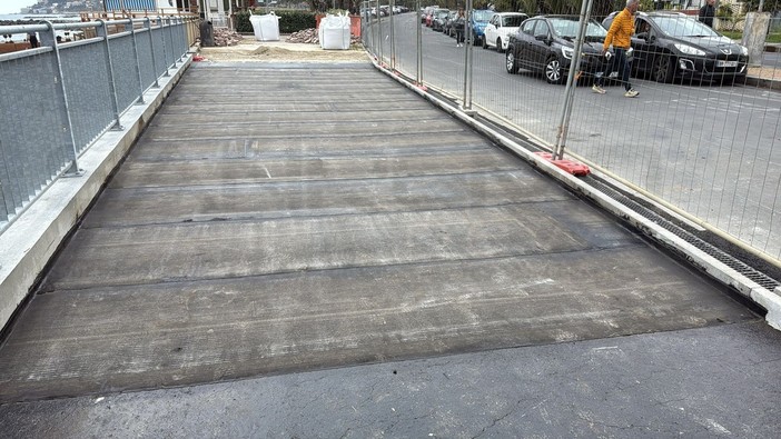 Sanremo: terminano i lavori alla foce del torrente San Romolo, dalla prossima settimana riaprirà il marciapiede (Foto)
