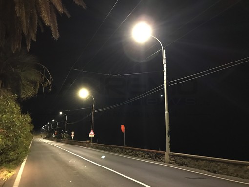 Sanremo: nuovo capitolo per l’operazione sicurezza in corso Mazzini, installati i lampioni a led per migliorare l'illuminazione
