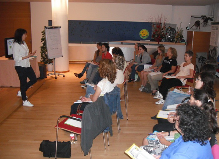 Si terrà domenica 3 aprile dalle 10 alle 18 presso l’hotel Rossini al Teatro di Imperia, il corso ‘Nuovi Modelli di Comunicazione’ Si terrà domenica 3 aprile dalle 10 alle 18 presso l’hotel Rossini al Teatro di Imperia, il corso ‘Nuovi Modelli di Comunicazione’