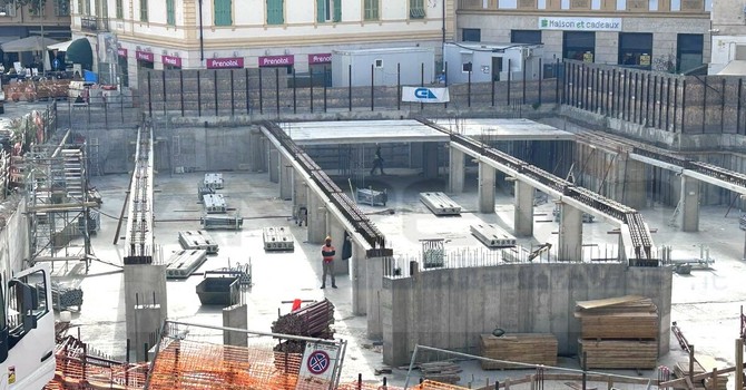 Piazza Eroi, lavori oltre il Festival 2027: qualche parcheggio a raso per Natale e conclusione forse entro l’estate