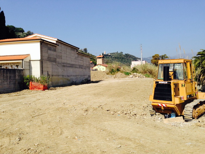 Diano Marina: sono iniziate le procedure per il cantiere del Cimitero, al via la pulizia da rovi e sporcizia