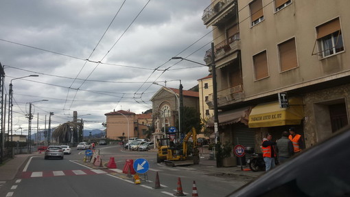 Ventimiglia: lavori alla rotonda nella zona di Nervia sospesi e rimandati a domenica prossima (Foto)