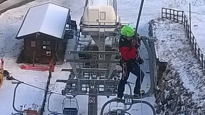 Monesi: la neve è scesa, la seggiovia è collaudata ma difficilmente aprirà perchè mancano dei documenti Monesi: la neve è scesa, la seggiovia è collaudata ma difficilmente aprirà perchè mancano dei documenti