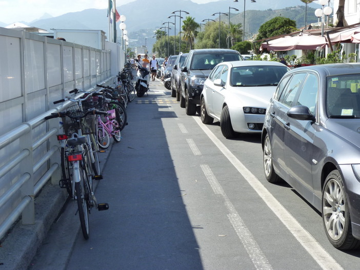 Bordighera: come migliorare il Lungomare? I consigli e le foto di Farotto in un'interpellanza Bordighera: come migliorare il Lungomare? I consigli e le foto di Farotto in un'interpellanza