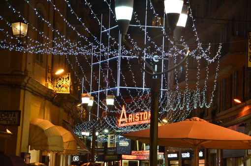 Sanremo: via Martiri addobbata solo all'inizio con le luminarie, le perplessità di un cittadino Sanremo: via Martiri addobbata solo all'inizio con le luminarie, le perplessità di un cittadino