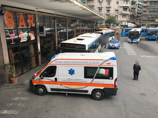 Aggressione sul bus tra Taggia e Sanremo: 17enne picchiata da una donna, caos e panico tra i passeggeri