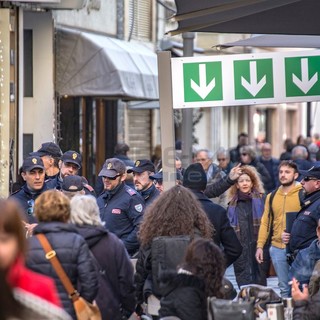 #Sanremo2019: lunghe code per accedere all’Ariston, così si complica il lavoro dei giornalisti e la sala stampa chiede un accesso più rapido