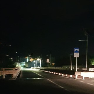 Il nuovo ponte di Bevera al buio durante la notte Il nuovo ponte di Bevera al buio durante la notte