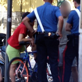 Sanremo: marito e moglie Rom litigano in mezzo a via Matteotti e lei sferra un pugno a lui, intervento i Carabinieri