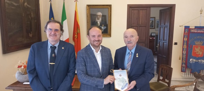 Ventimiglia: visita di una delegazione dei Lions la scorsa settimana al Sindaco Flavio Di Muro Ventimiglia: visita di una delegazione dei Lions la scorsa settimana al Sindaco Flavio Di Muro