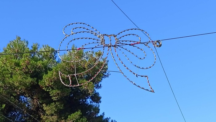Camporosso dà il via ai lavori per le luminarie di Natale, iniziata l’installazione (Foto) Camporosso dà il via ai lavori per le luminarie di Natale, iniziata l’installazione (Foto)