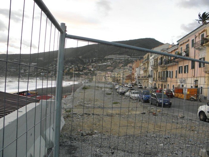 Ospedaletti: commercianti infuriati per i lavori del 'muro' in via XX Settembre Ospedaletti: commercianti infuriati per i lavori del 'muro' in via XX Settembre