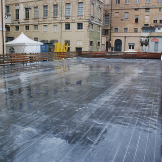 Sanremo: pista di pattinaggio su ghiaccio, lettore indica i vantaggi