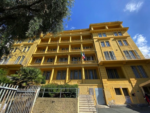 Sanremo, al liceo Cassini riflessioni sul cyberbullismo con Andrea Cartotto