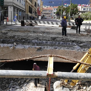 Se maggio non sarà piovoso il cantiere di via Asquasciati rispetterà i tempi. Conferma per via Roma a senso unico?