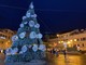 Sanremo: un pupazzo luminoso in piazza Borea D'Olmo in omaggio per il Comune matuziano