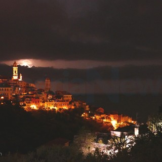 Lo spettacolo e la suggestione nelle bellissime foto di Marcello Nan alla luna che illumina Cervo Lo spettacolo e la suggestione nelle bellissime foto di Marcello Nan alla luna che illumina Cervo