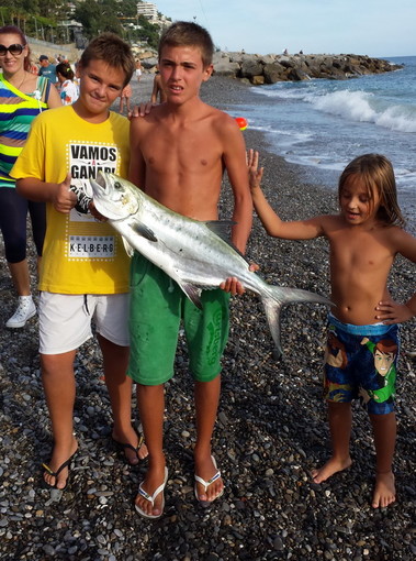 Ospedaletti: 14enne riesce a pescare una Leccia di quasi 7 kg ai bagni 'La Scogliera'