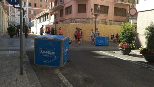 Sanremo: iniziati lavori di ristrutturazione ai negozi chiusi da tempo tra via Escoffier e via Matteotti (Foto)