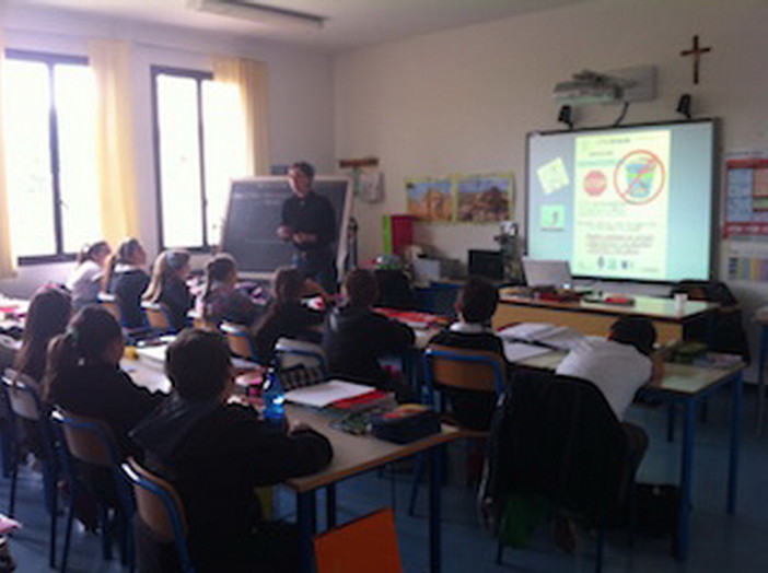 San Bartolomeo al Mare: ieri la prima delle due lezioni alla Scuola Primaria con l'associazione 'Informare' San Bartolomeo al Mare: ieri la prima delle due lezioni alla Scuola Primaria con l'associazione 'Informare'