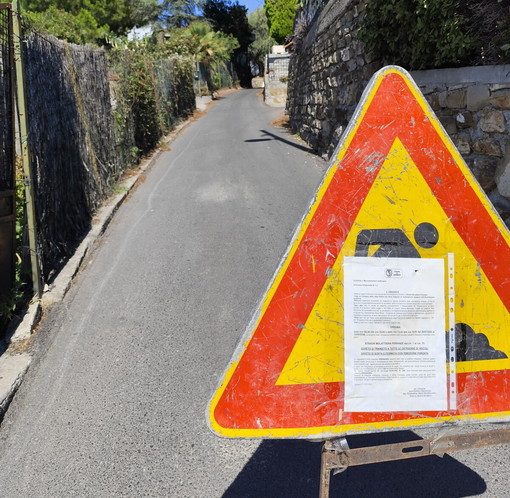 Strada Peiranze, lavori all’illuminazione senza preavviso: un lettore "Servirebbe sapere quando chiude"