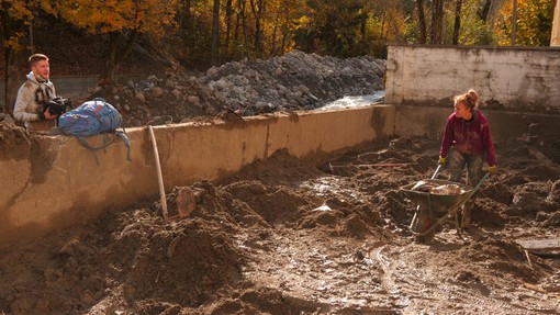 Volontari al lavoro a Limone (foto Alessandro Anzalone)