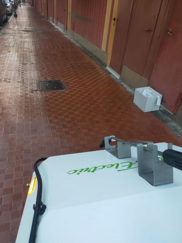 Ventimiglia: proseguono i lavori di manutenzione urbana dell'amministrazione comunale (foto) Ventimiglia: proseguono i lavori di manutenzione urbana dell'amministrazione comunale (foto)