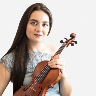 Il M° Cristian Lupes e la solista Lilia Pocitari con l’Orchestra Sinfonica di Sanremo al Teatro dell’Opera Il M° Cristian Lupes e la solista Lilia Pocitari con l’Orchestra Sinfonica di Sanremo al Teatro dell’Opera